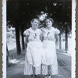 Image2008 12. Juli 1936 - Maria Döring vh Klepper und Antonie Diefenbach vh Altenhofen