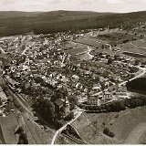 Bild1770 Eine wunderschöne Luftaufnahme vom Bleidenstadt. Im Vordergrund St. Peter. Eine Datierung fehlt uns noch.