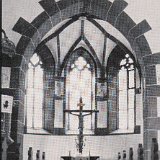 Bild1740 Chor und Altar mit dem Kreuz von E. Augsten der Kirchen von Niederlibbach