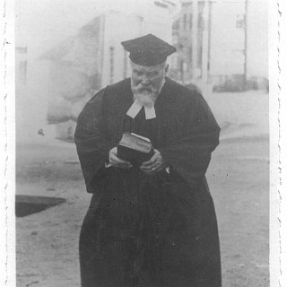 Bild0292 Pfr. FÃ¤rber war vom 1.11.1905 - 1.7.1934 der ev. Geistliche im Kirchspiel Bleidenstadt. Geboren 1865. Ihm zu Ehren gibt es an der Watzhahner Str., oberhalb des...
