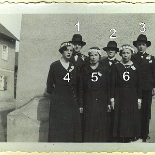 Bild1420 1934 Konfirmation? 1 N.N., 2 N.N., 3 N.N., 4 N.N., 5 N.N., 6 Elke Fasold.