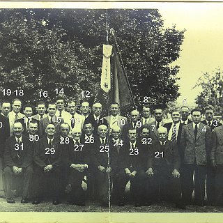 Bild0480b 1952 Gesangsverein. Horst Scheidt (1933-2004) (1), GÃ¼nther HÃ¶lzel (2), Horst Klingenbiel (4), Karl Christmann (4), Karl Gerlach Dirigent aus Bleidenstadt (5),...