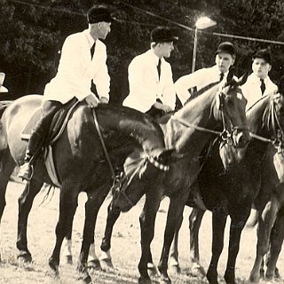 Bild0220 ca.1960 vlnr. n.n., Adam Wolf, Hans Ladisch, Erich Kugelstadt, Fritz Ladisch, n.n. Allerdings wohl nicht auf einem Seitzenhahner Turnier.