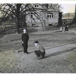 Bild1376 1960 Spielende Kinder im Hof der Schule in der Brunnenstrasse