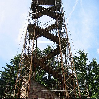 Bild1734 Der "Gustav-Vietor-Turm" oder auch der "Eiserne Turm" auf der "Hohen Wurzel" Ein Aussichtspunkt von dem aus man bis in den Rheingau sehen konnte. Erbaut 1883...