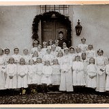 Bild1319 1903 Erstkommunion der Mädchen. Pfarrer Josef Salz