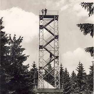 Bild0042 Der "Gustav-Vietor-Turm" oder auch der "Eiserne Turm" auf der "Hohen Wurzel" Ein Aussichtspunkt von dem aus man bis in den Rheingau sehen konnte. Erbaut 1883...